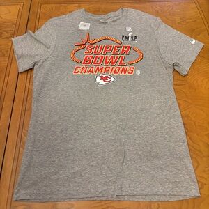 Nike Super Bowl 58 Kansas City Chiefs Trophy Collection Champions TShirt Sz‎ L